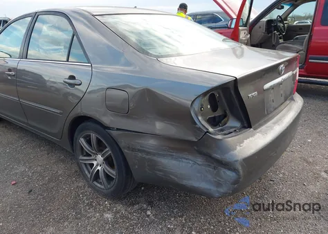 2004 Toyota Camry Xle z USA, uszkodzony, nr VIN 4T1BE32K24U802120